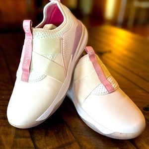 Clove women’s size 10.5 Sneakers
